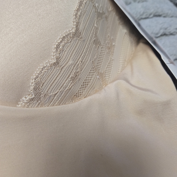 Red Hot Spanx Cream Lace Cupped Full Slip Size Large NWT - Picture 4 of 7